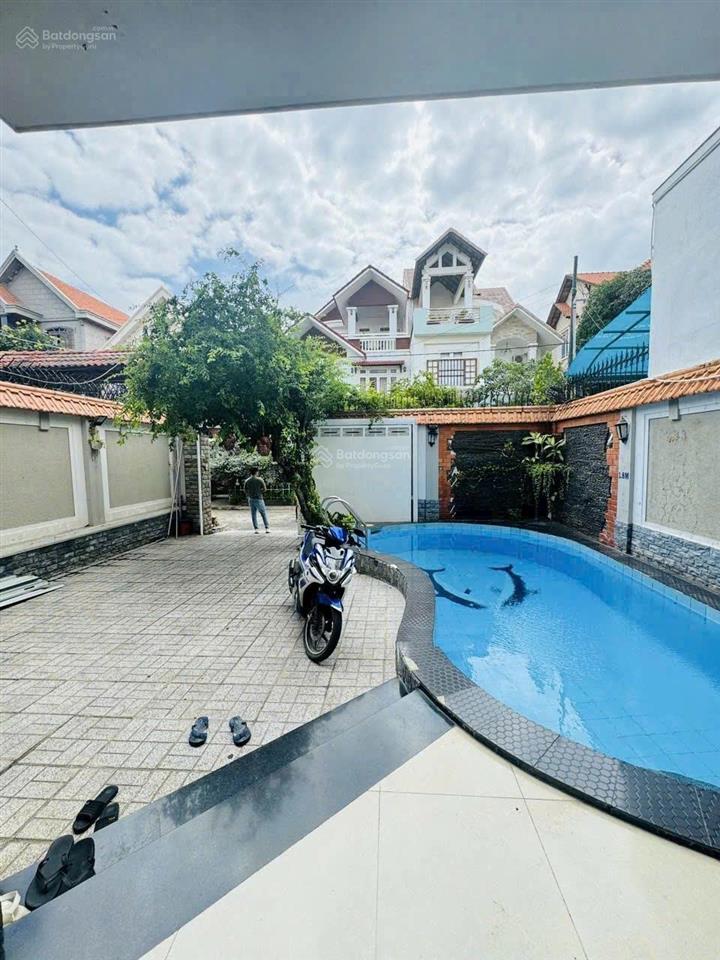 Bán gấp bt ở lạc long quân  võ thị sáu 22 tỷ 189m2 chính chủ sổ hồng hoàn công gần công viên, biển