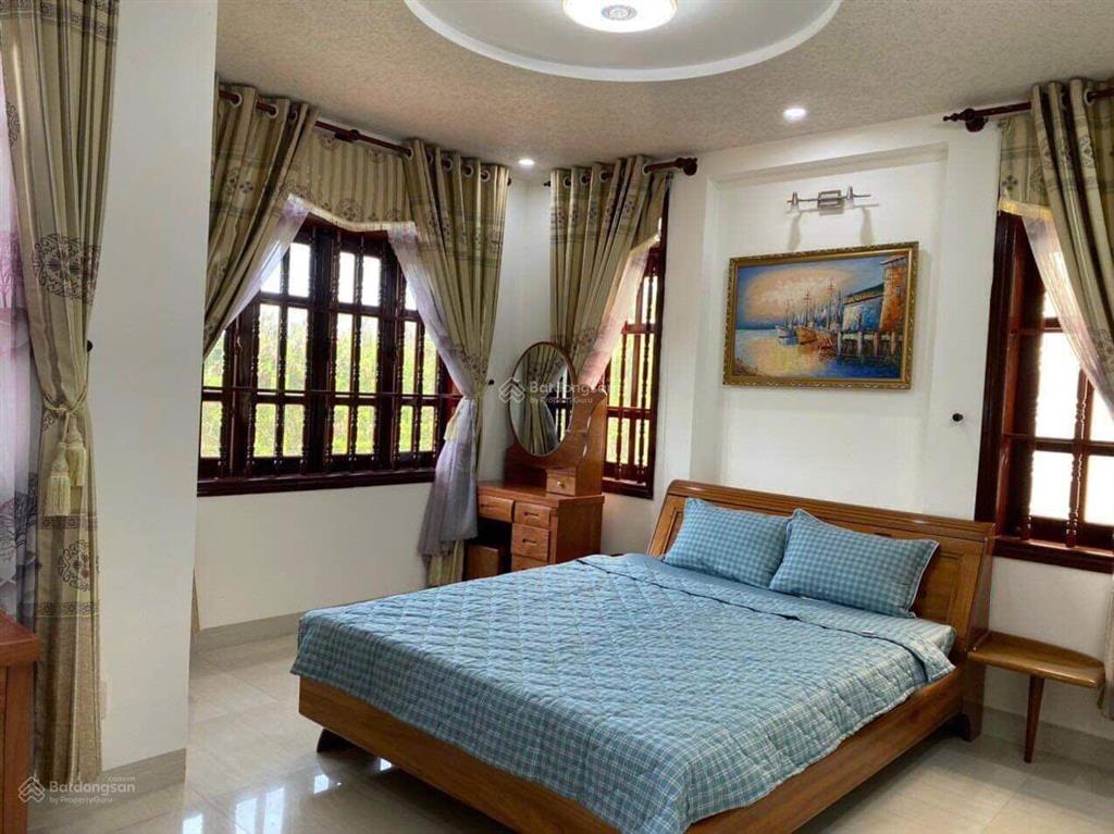 Chính chủ bán biệt thự biển phương nam 19.5 tỷ phường 8 vũng tàu dt 192.5m2 cách biển 300m đi bộ