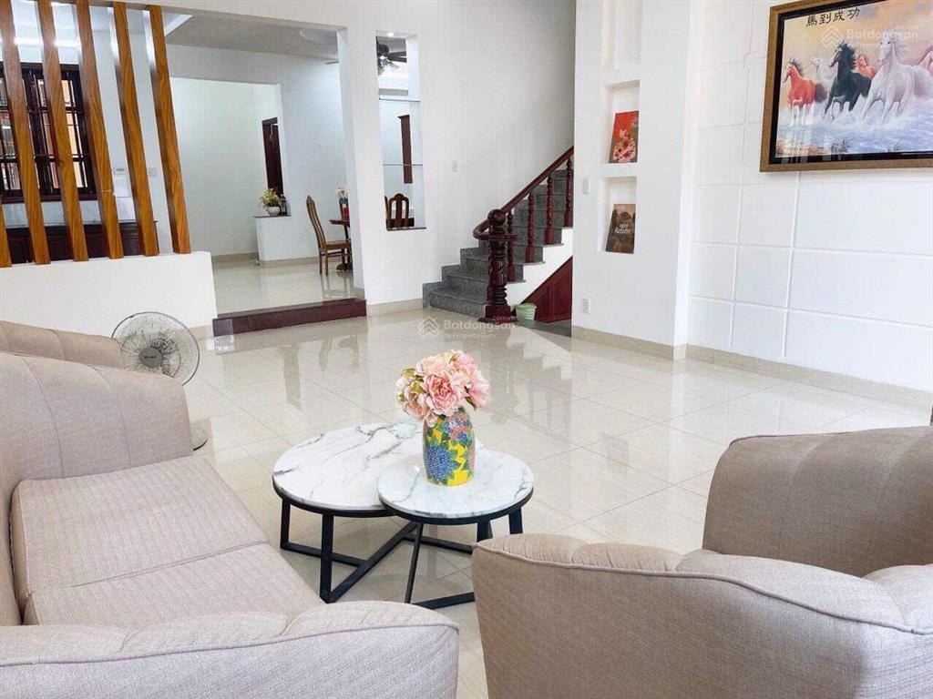 Chính chủ bán biệt thự biển phương nam 19.5 tỷ phường 8 vũng tàu dt 192.5m2 cách biển 300m đi bộ