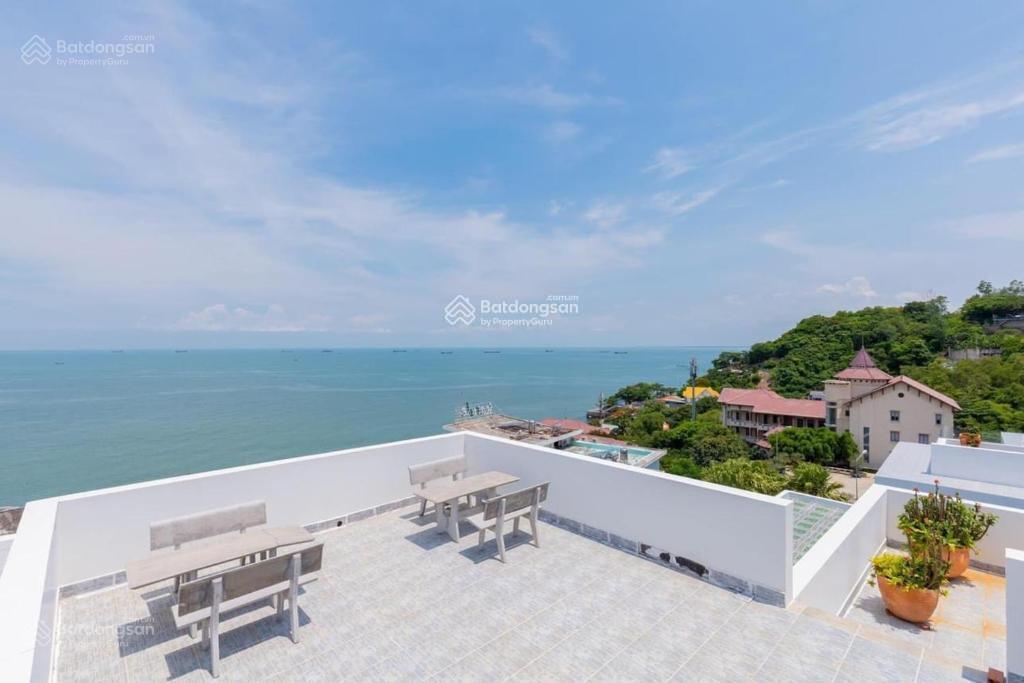 Bán biệt thự 3 tầng view biển cách biển chỉ 30m đi bộ trần phú vũng tàu, dt 172m2, giá chỉ 15.5 tỷ