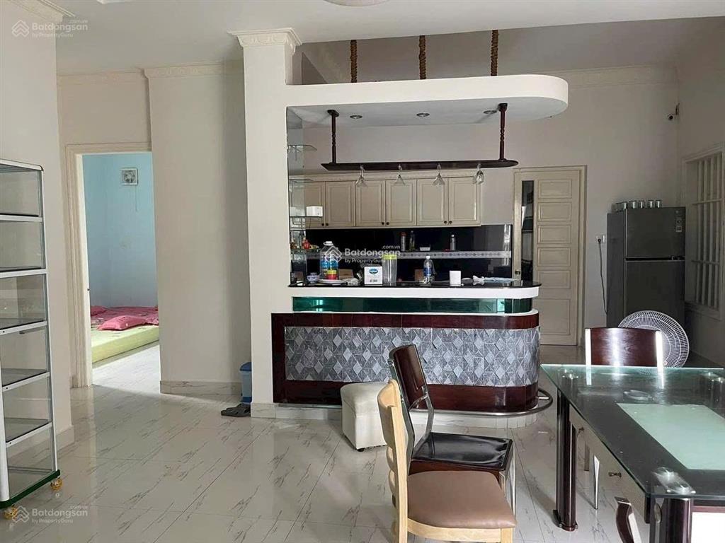 Bán biệt thự 3 tầng view biển cách biển chỉ 30m đi bộ trần phú vũng tàu, dt 172m2, giá chỉ 15.5 tỷ