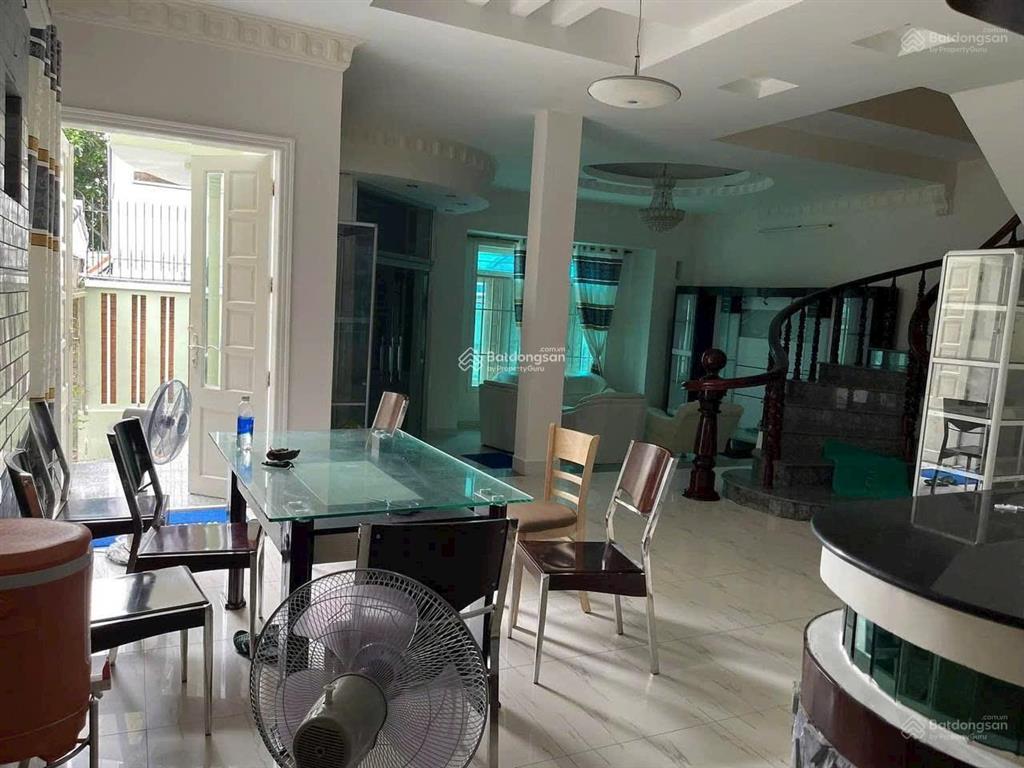 Bán biệt thự 3 tầng view biển cách biển chỉ 30m đi bộ trần phú vũng tàu, dt 172m2, giá chỉ 15.5 tỷ