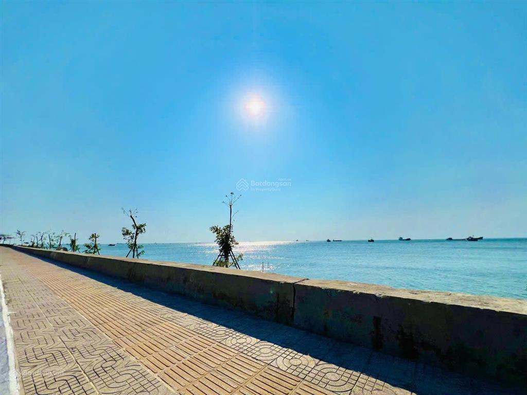 Bán biệt thự 3 tầng view biển cách biển chỉ 30m đi bộ trần phú vũng tàu, dt 172m2, giá chỉ 15.5 tỷ