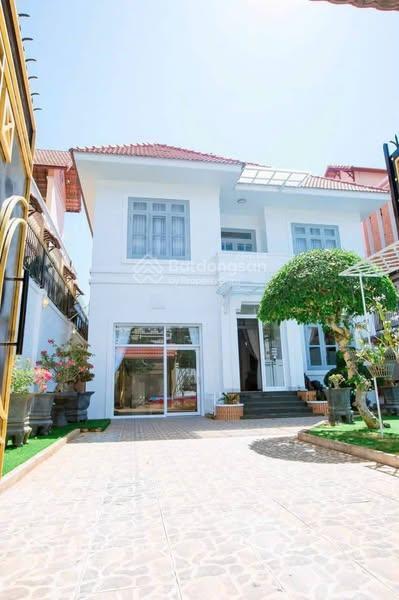 Bán biệt thự biển vip đồi ngọc tước, bãi sau tp vũng tàu, dt 355m2 hồ bơi sân vườn  giá chỉ 36 tỷ