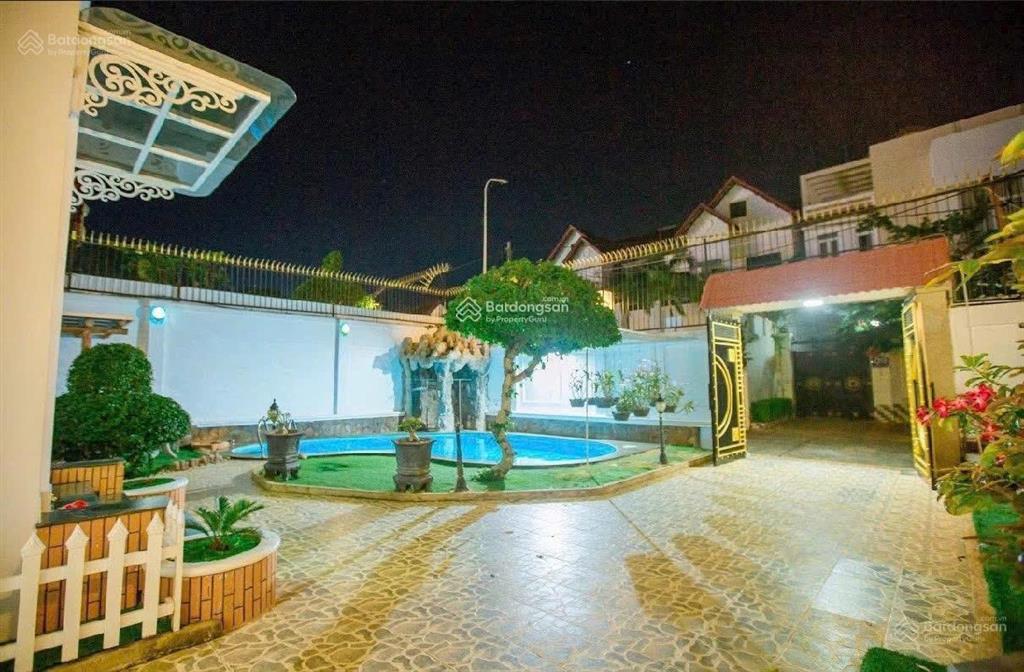Bán biệt thự biển vip đồi ngọc tước, bãi sau tp vũng tàu, dt 355m2 hồ bơi sân vườn  giá chỉ 36 tỷ