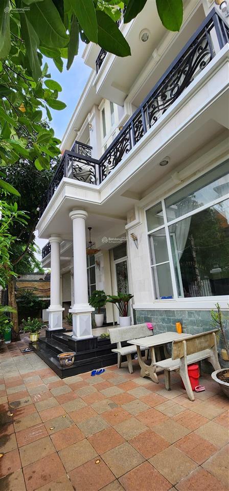 Định cư nước ngoài bán bt góc 2 mặt tiền công viên (khu bt phương nam vt) dt 228m2 cách biển 200m