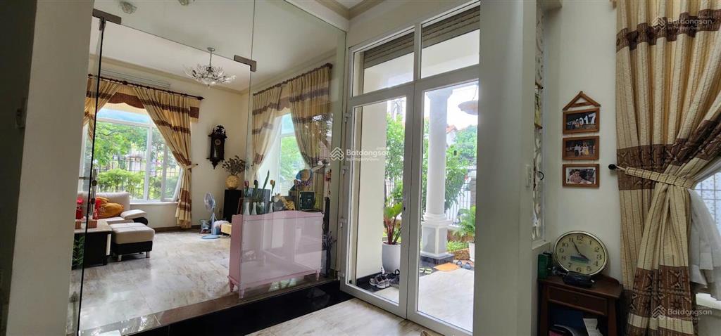 Định cư nước ngoài bán bt góc 2 mặt tiền công viên (khu bt phương nam vt) dt 228m2 cách biển 200m