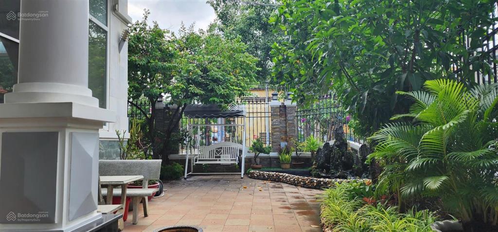 Định cư nước ngoài bán bt góc 2 mặt tiền công viên (khu bt phương nam vt) dt 228m2 cách biển 200m