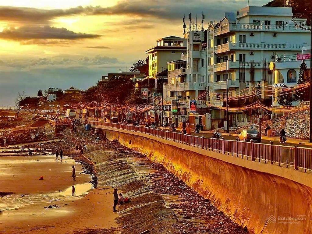 Nhà góc 2 mt cách biển 30m (ngay bãi tắm view biển) hạ long vũng tàu  1 trệt 2 lầu, giá chỉ 16 tỷ