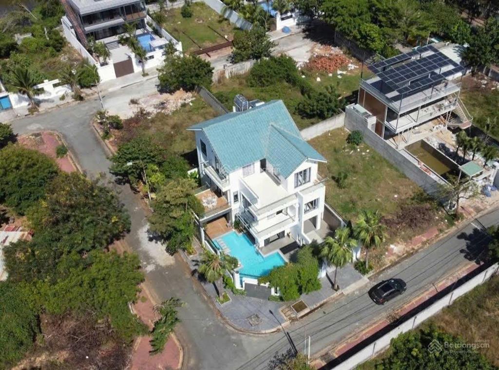 Bán biệt thự 322m2 góc 2 mt khu bt thanh bình  long cung vũng tàu, 35 tỷ cách biển sungroup 150m