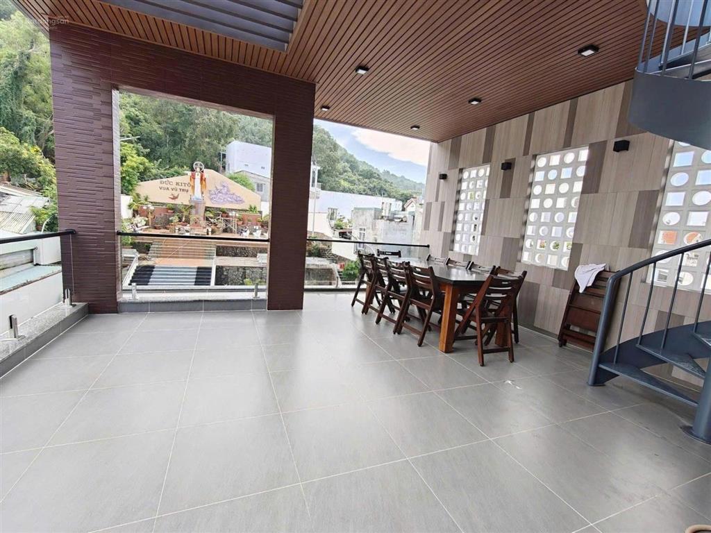 Bán nhà trần phú góc 2 mặt tiền (7.5 x 15.5) nhà mới 100% 1 trệt 2 lầu sổ hồng ful nội thất cao cấp