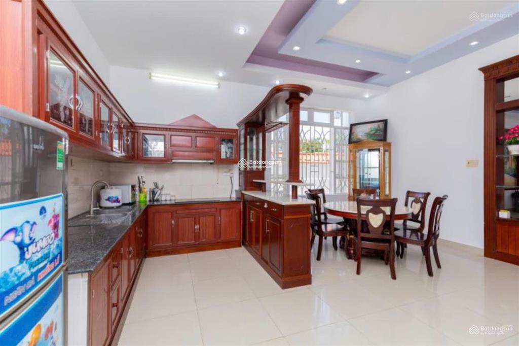 Bán biệt thự biển sổ hồng dt 204m2 cách biển thủy vân 200m  giá rẻ chỉ 22 tỷ khu nghỉ dưỡng vip