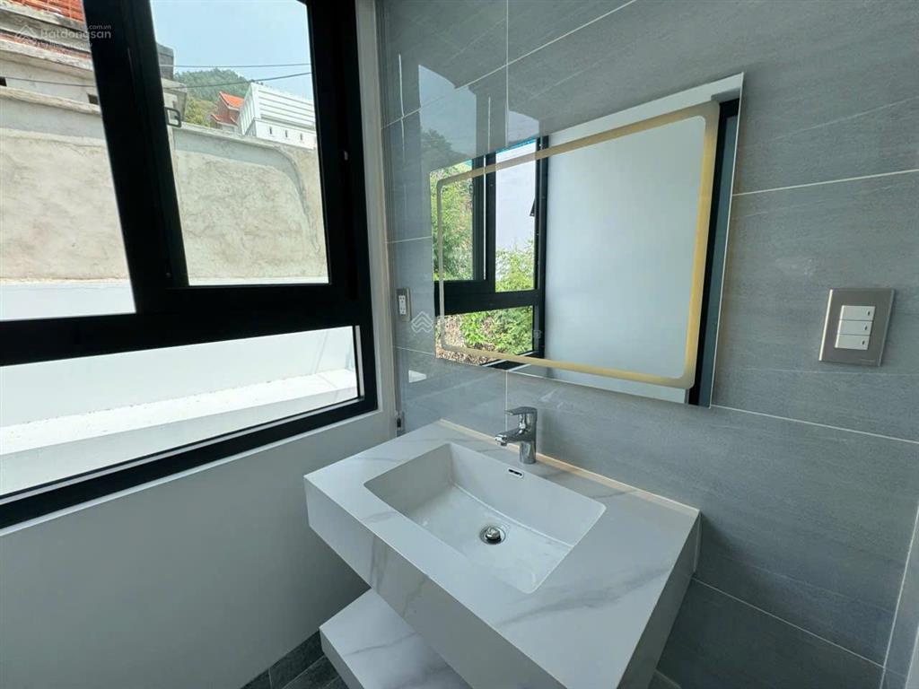 Bán biệt thự trần phú (bãi dâu) mới 100% dt 180m2 (7.5x25m) sổ hồng cc view biển giá rẻ chỉ 20.5 tỷ