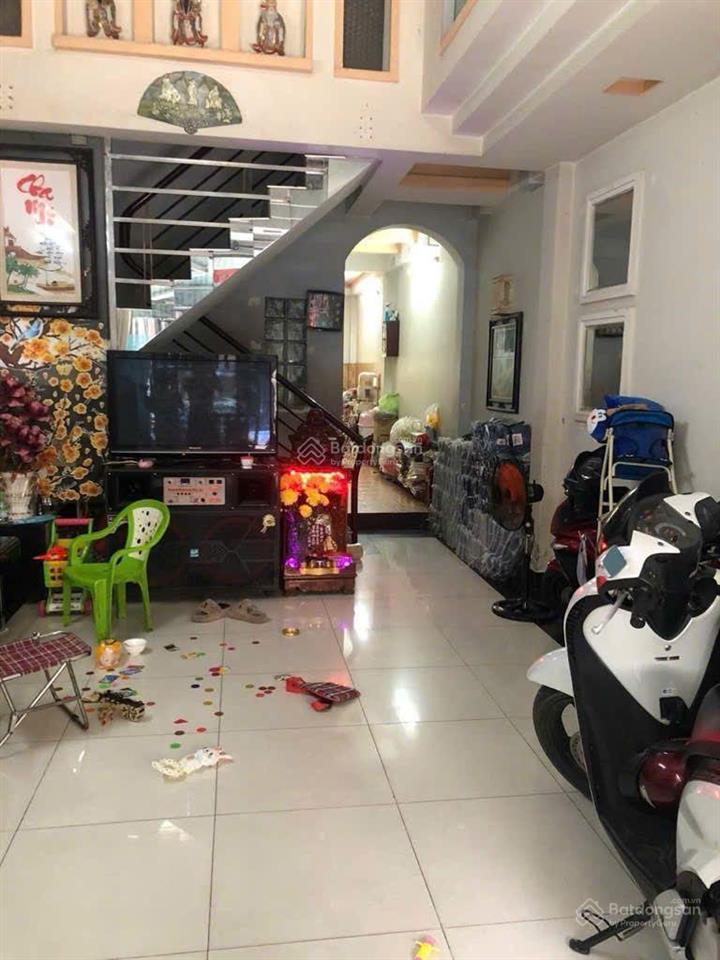 Bán nhà hxh 5m thông đườngphú thọ hòa, p. phú thọ hoà q. tân phú
dt 4mx17m , đúc 4,5 tấm