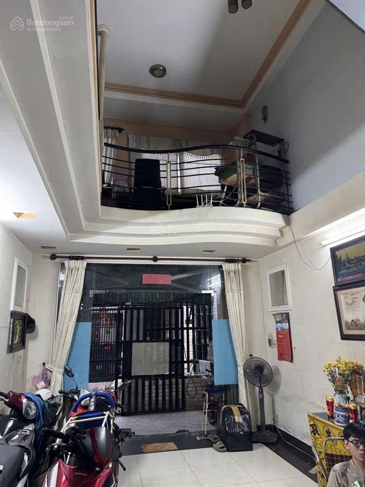 Bán nhà hxh 5m thông đườngphú thọ hòa, p. phú thọ hoà q. tân phú
dt 4mx17m , đúc 4,5 tấm