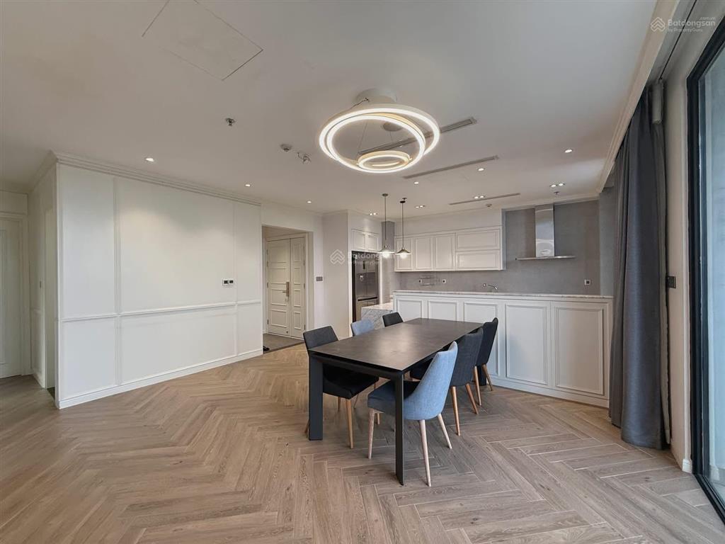 Top 5 căn bán, vòng cung hoa hậu vinhomes golden river quận 1