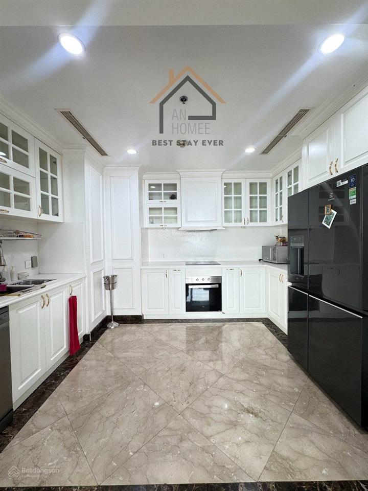 Vừa trống 3pn 175m2, 70tr/th cho thuê vinhomes đồng khởi q1