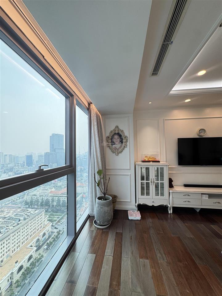 Vừa trống 3pn 175m2, 70tr/th cho thuê vinhomes đồng khởi q1