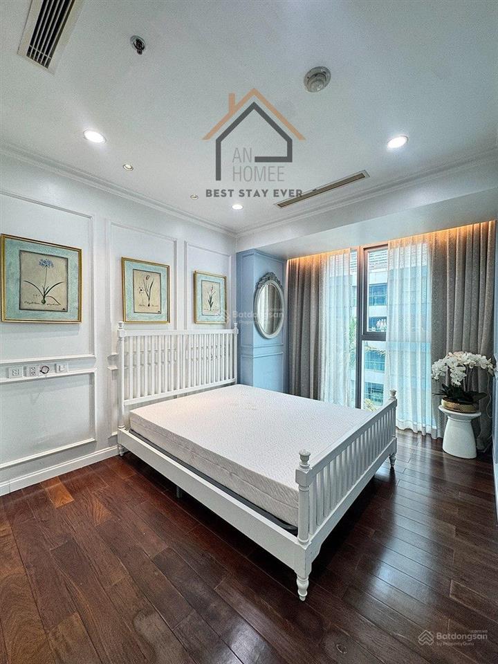 Vừa trống 3pn 175m2, 70tr/th cho thuê vinhomes đồng khởi q1