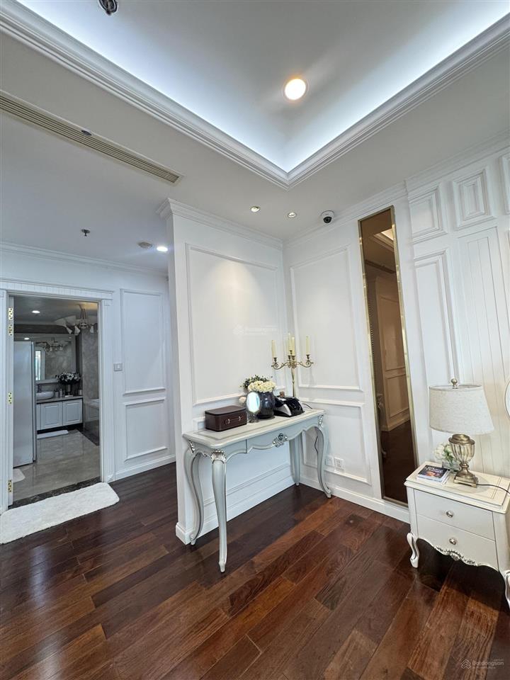 Vừa trống 3pn 175m2 70tr cho thuê căn hộ vinhomes đồng khởi q1