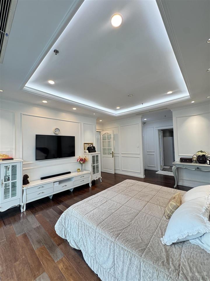 Vừa trống 3pn 175m2 70tr cho thuê căn hộ vinhomes đồng khởi q1