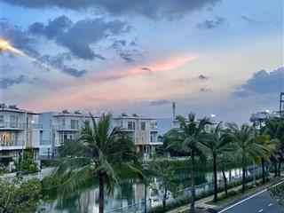 Cho thuê nhà phố view trực diện hồ. đầy đủ nội thất