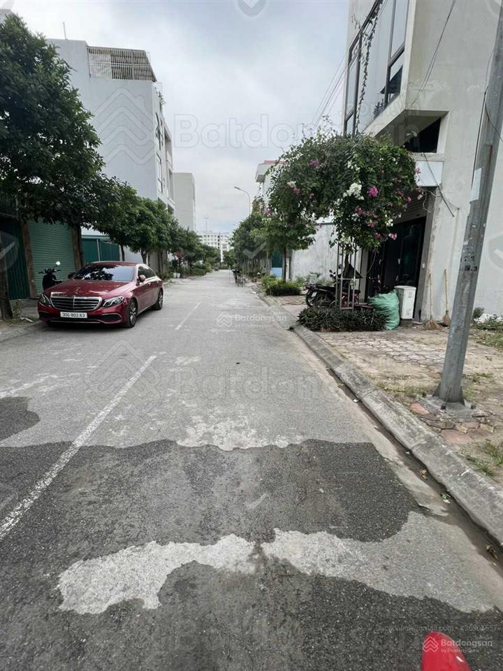 Bán gấp đất phân lô đường ôtô tránh 17m/đc khu tái định cư trâu quỳ dt 60m2 mt 4m giá 185tr/m2
