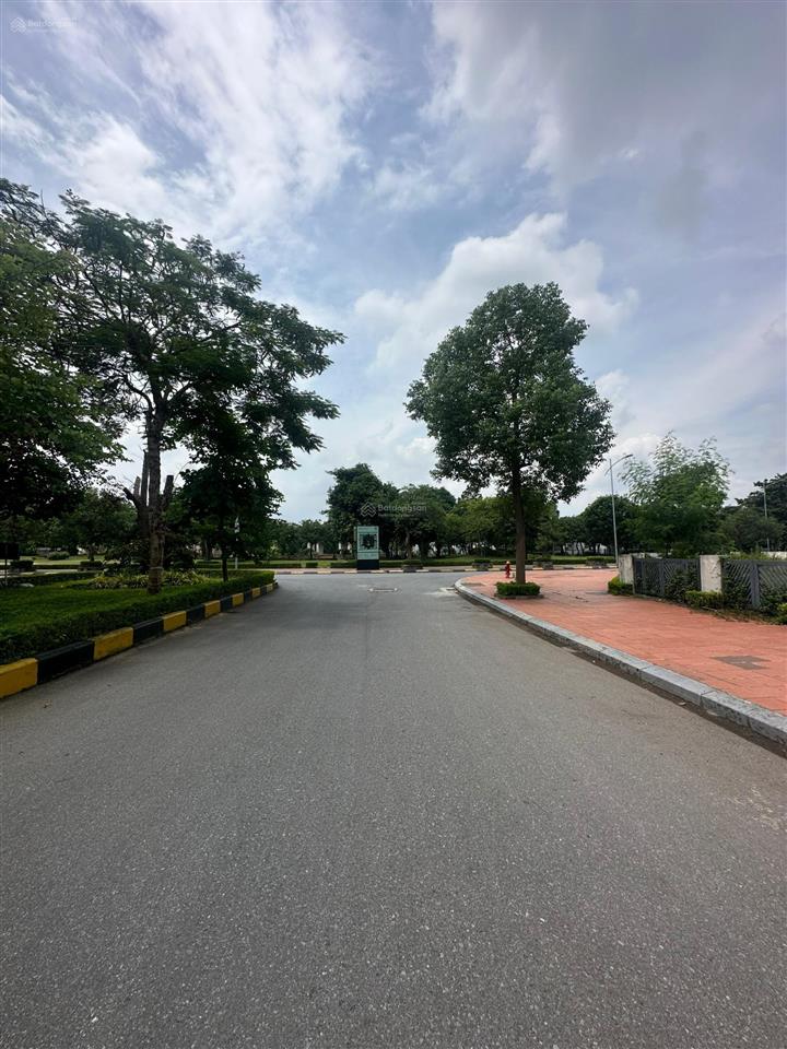 Tôi bán gấp căn 4t, dt 109m2, mt 7m. đ/c kđt đặng xá, gia lâm, hn. cho thuê dòng tiền ổn định