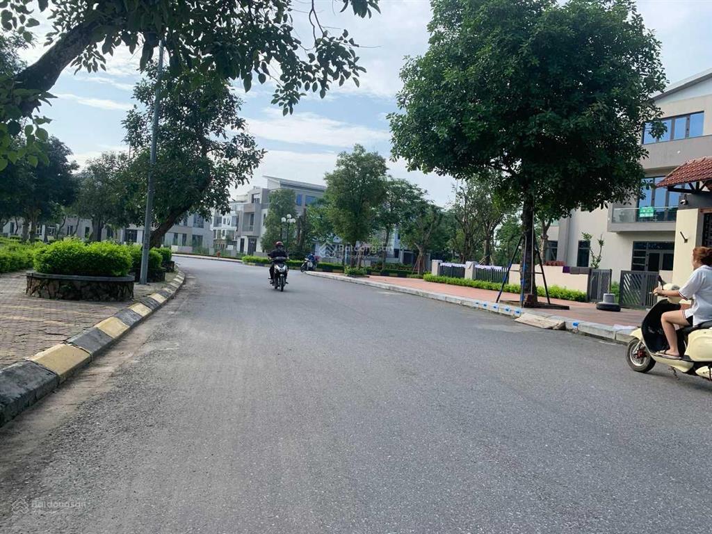 Giá rẻ nhất thị trường bán biệt thự 3,5 tầng /240m2/mt15,3m cho thuê dòng tiền ổn định giá24tỷ