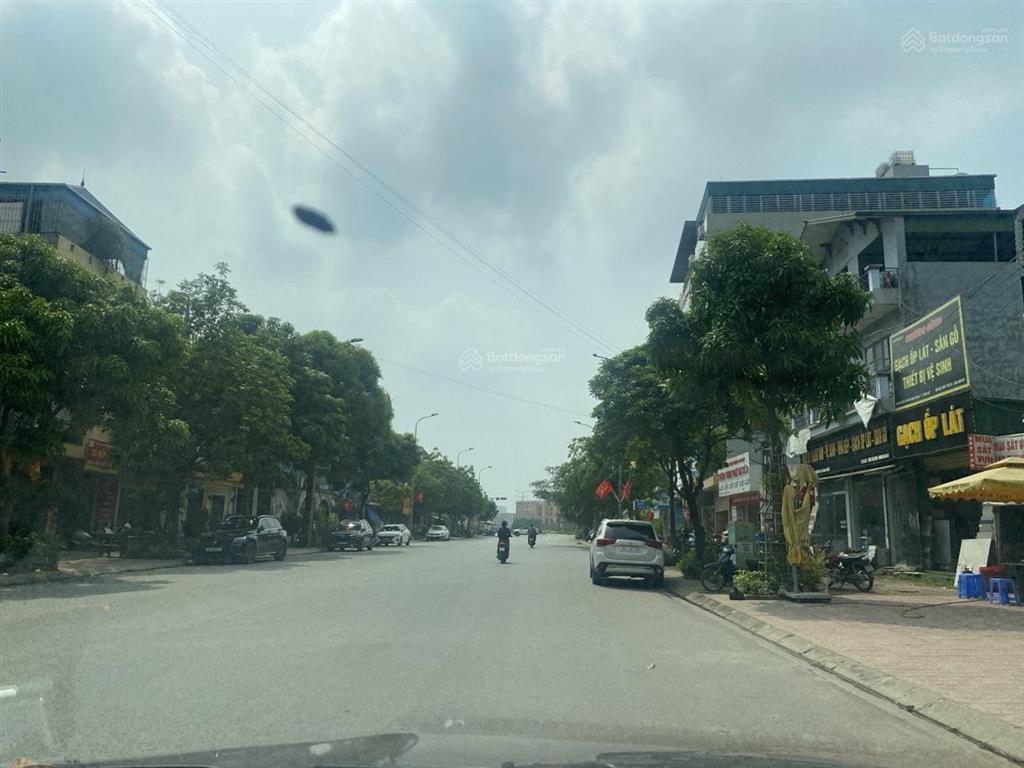 Bán gấp giá 20 tỷ căn 4,5 tầng gần hồ điều hòa dt 90m2 mt 6m trâu quỳ, gia lâm