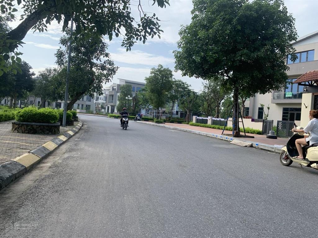 Bán nhanh căn biệt thự 2 mặt trước sau view vườn hoa 242m2/mt 10,5m giá 130tr/m2, ở và kinh doanh