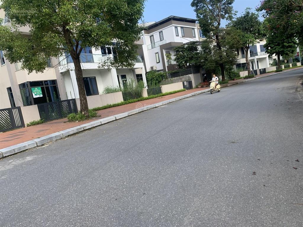 Bán nhanh căn biệt thự 2 mặt trước sau view vườn hoa 242m2/mt 10,5m giá 130tr/m2, ở và kinh doanh