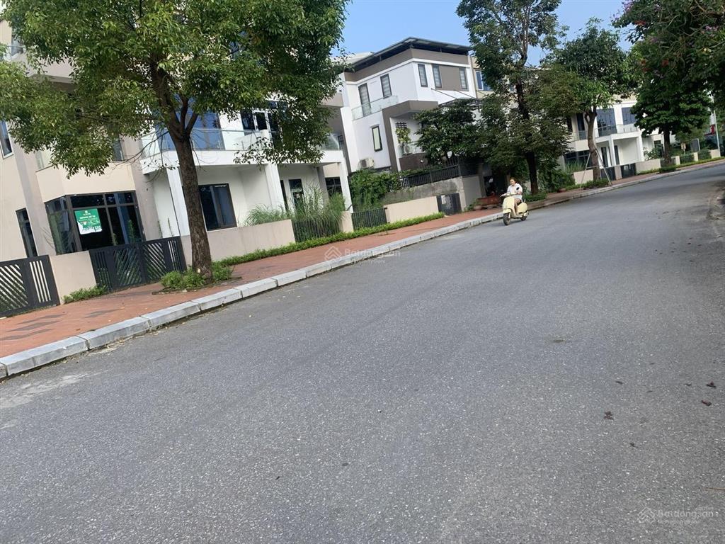 Bán nhanh căn biệt thự 2 mặt trước sau view vườn hoa 242m2/mt 10,5m giá 130tr/m2, ở và kinh doanh