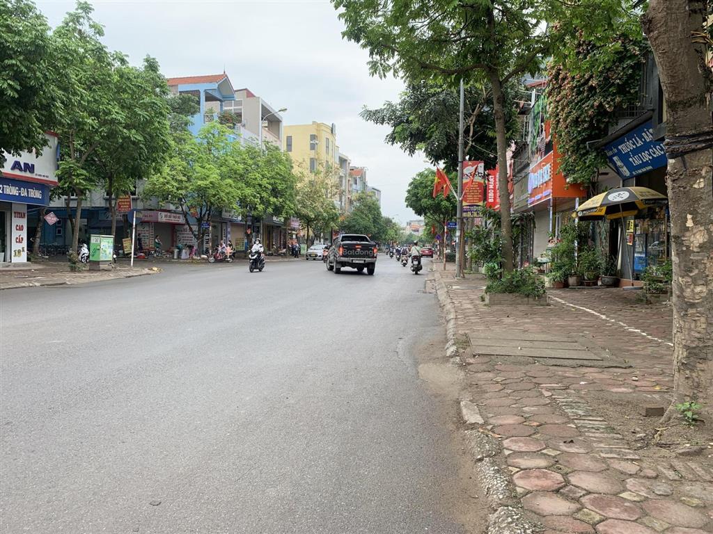 Bán lô siêu đẹp 100m2/mặt tiền 6,5m/đường thông bàn cơ vỉa hè rộng/trung tâm gia lâm giá 17,5 tỷ