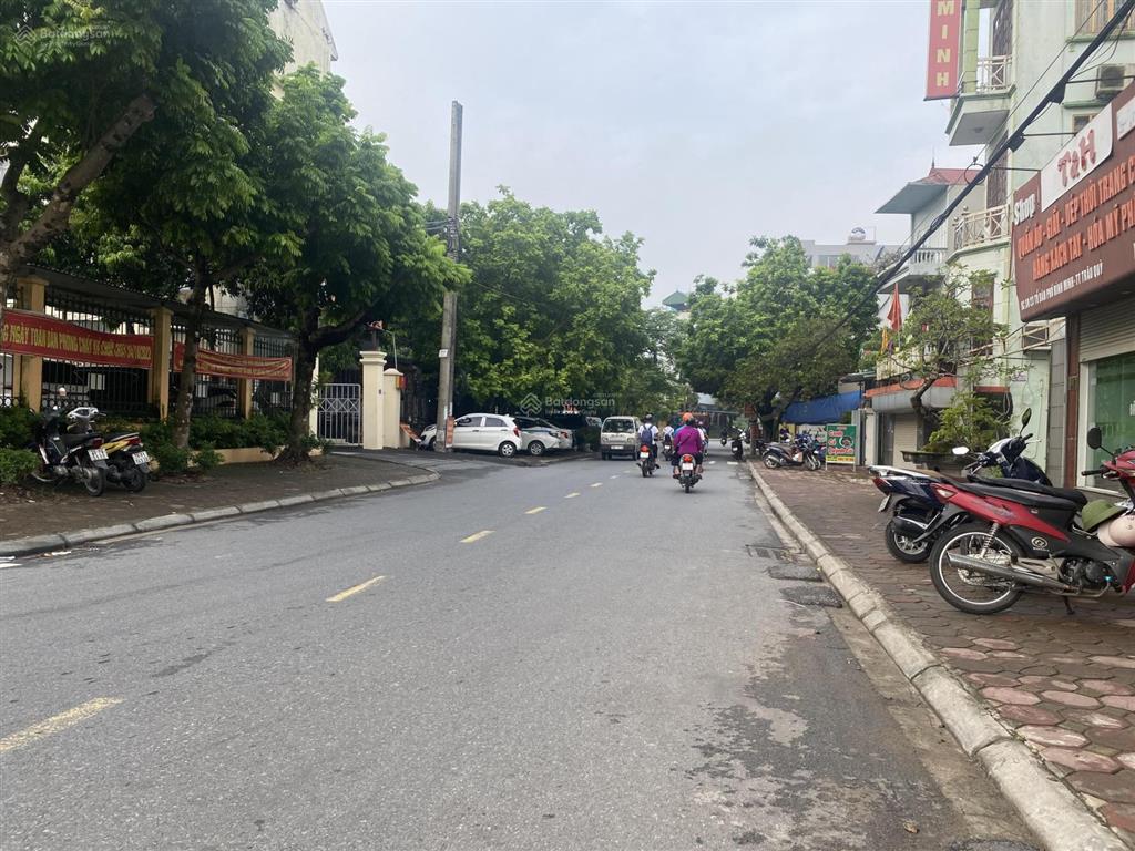 Bán lô siêu đẹp 100m2/mặt tiền 6,5m/đường thông bàn cơ vỉa hè rộng/trung tâm gia lâm giá 17,5 tỷ