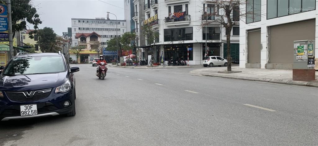 Bán biệt thự mặt phố thành trung trung tâm gia lâm/ dt 193m2 /mặt tiền 11m/đường 30m/giá 300tr/m2
