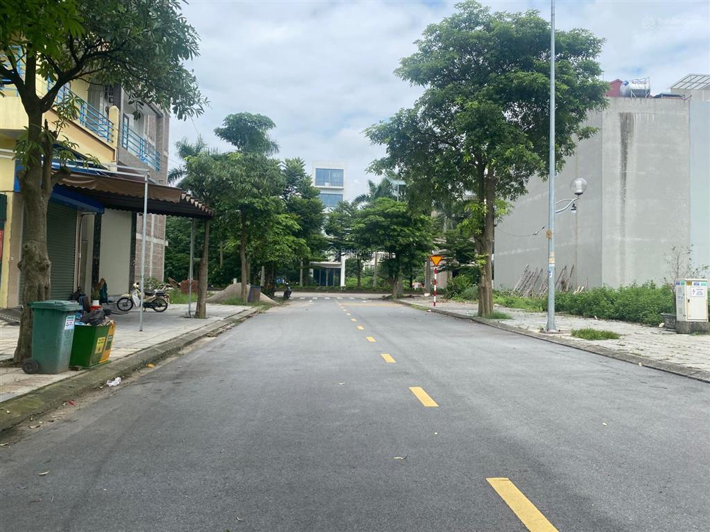Bán gấp nền bt 300m2 mt 12m, đường 16m view vườn hoa. địa chỉ kđt khai sơn thuận thành. 60tr/m2