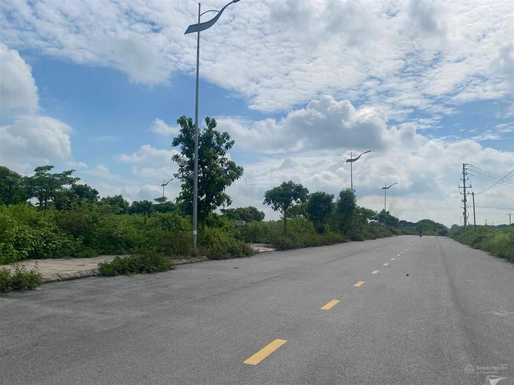 Bán gấp nền bt 300m2 mt 12m, đường 16m view vườn hoa. địa chỉ kđt khai sơn thuận thành. 60tr/m2