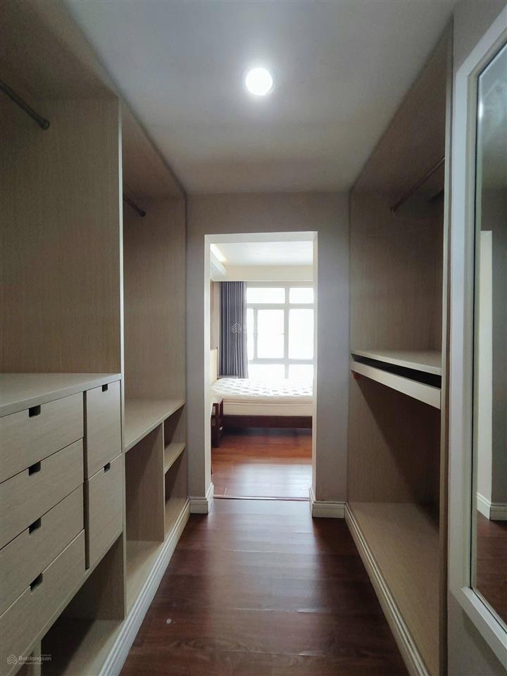 Bán gấp căn penthouse sky garden 3. 174m2 lầu 15.  0917 522 *** em tuấn