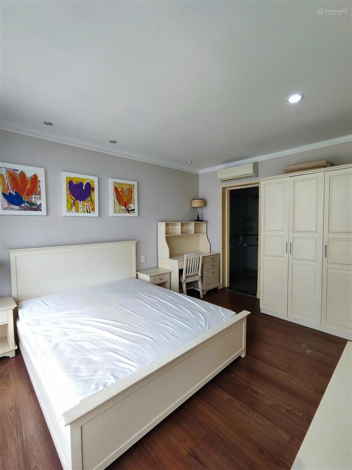 Bán gấp căn penthouse sky garden 3. 174m2 lầu 15.  0917 522 *** em tuấn