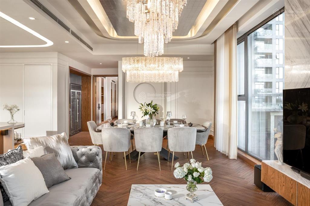 Sun grand city 69 thụy khuê cần bán căn duplex 155 m2, view full hồ tây, nội thất mới 90%.