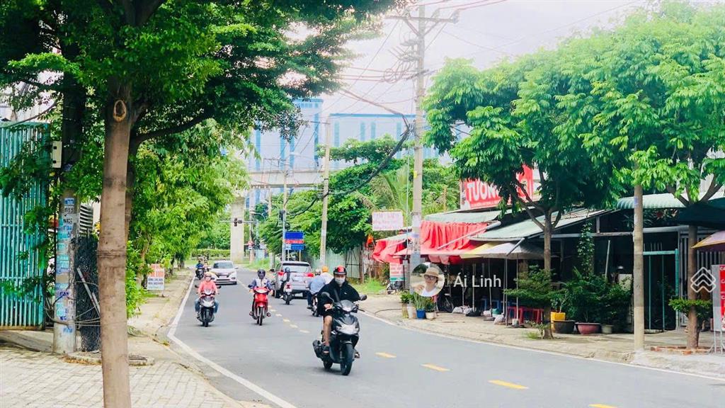 Sót ô đất đẹp mặt tiền khu biệt thự cocacola ngay ga metro cnc dt (10.5x18m) ko qh sẵn hđt 13tr/th