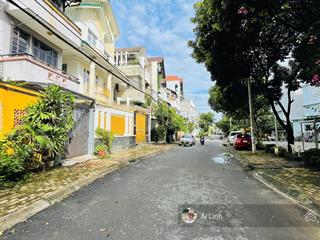 Bán gấp nhà linh trung 4pn dt (6.4x20) đường 5m thông ngay hoàng diệu 2 metro ngã tư thủ đức