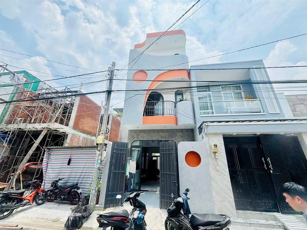 Cần bán gấp trong tháng căn nhà phố 50m2, 1t2l, 4pn, 3wc sau lưng chợ long trường.
