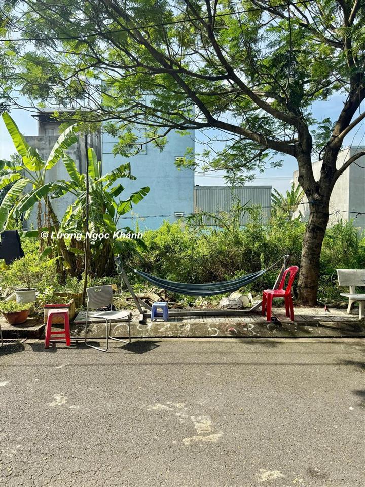 Ngộp ngân hàng, chủ hạ giá bán 200tr, cần bán lô đất 81m2, ngang 6m, khu dân cư đông đúc, giá tốt.