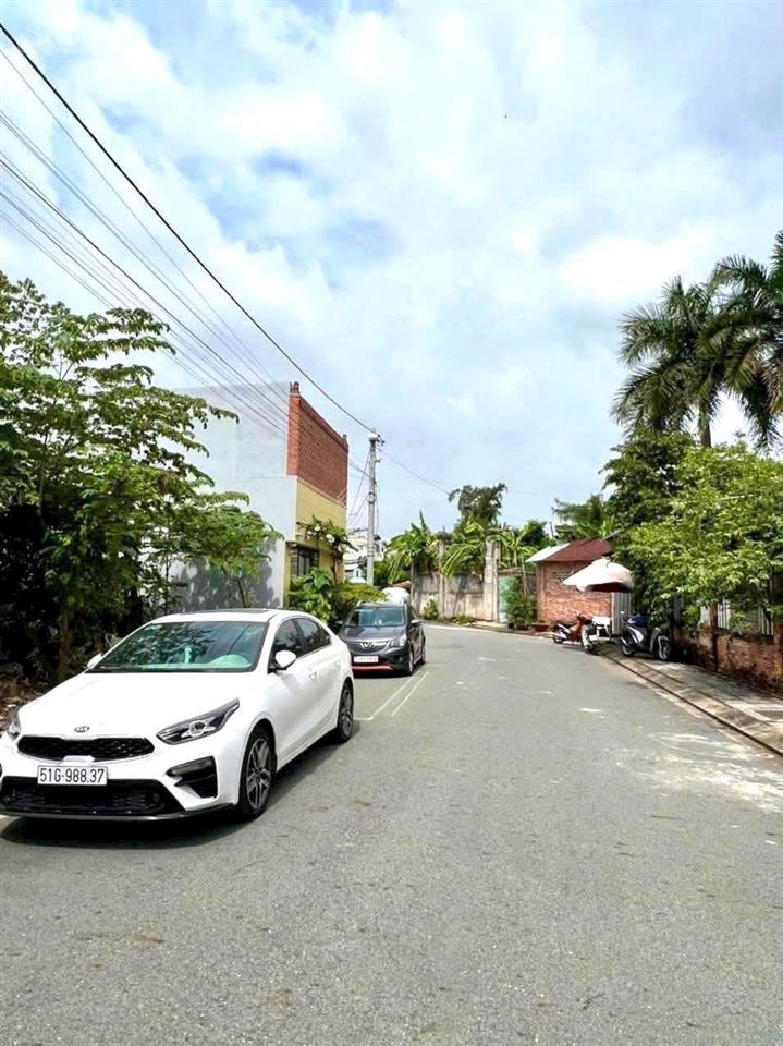 Ngộp ngân hàng, chủ hạ giá bán 200tr, cần bán lô đất 81m2, ngang 6m, khu dân cư đông đúc, giá tốt.