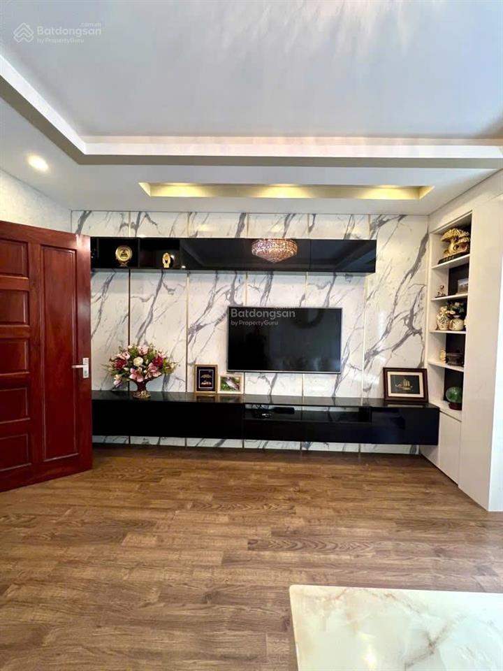 Bán nhà ngọc trục, 52m2, giá 9.05 tỷ, nhà đẹp dân xây, 2 mặt thoáng, ô tô sát nhà, an sinh đỉnh