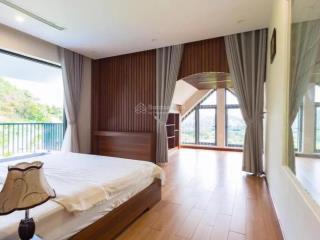 Bán golf villa  tam đảo 2300m2  4t th/máy mt 30m dòng tiền 2,4 tỷ/năm 40 tỷ tam đảo