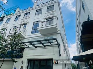 Chính chủ cần bán gấp shophouse sân vườn 140m2 xd 1 trệt 1 lửng 3 lầu có thang máy giá tốt 23 tỷ