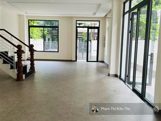 Biệt thự view hồ cảnh quan 3,6ha cần cho thuê dt 8x22m 1 trệt 2 lầu nhà hoàn thiện cơ bản giá 35tr